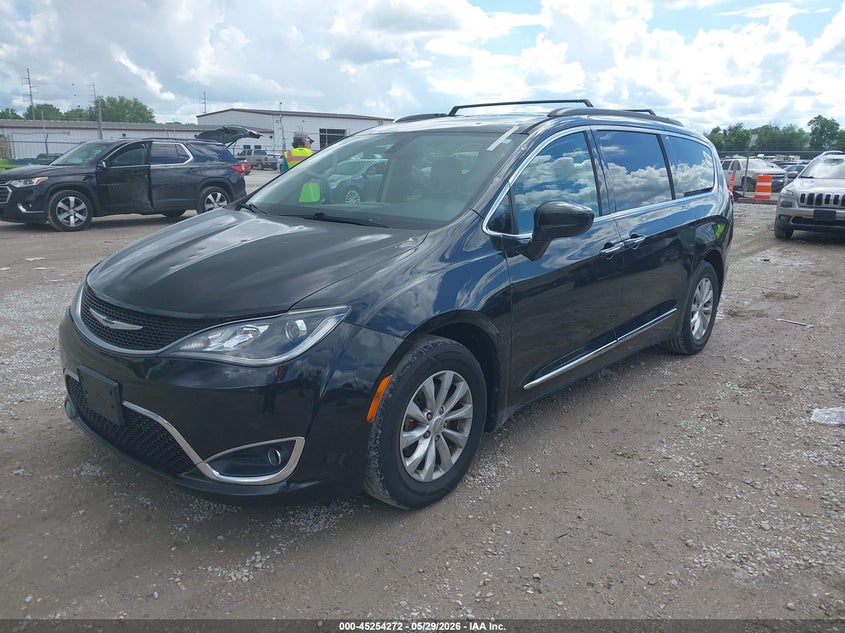 Vin: 2c4rc1bg3hr508723, lot: 45752082, chrysler pacifica touring-l 20172