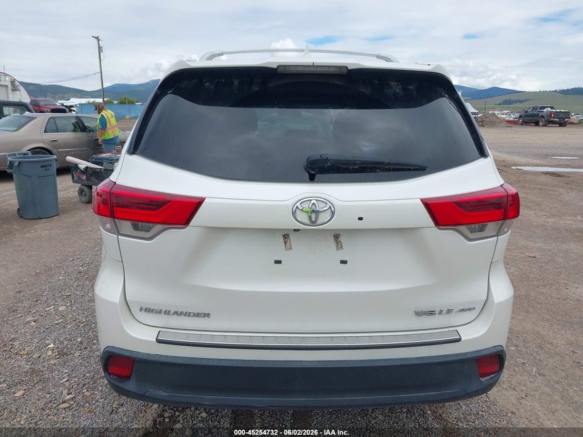 TOYOTA HIGHLANDER - zdjęcie 16
