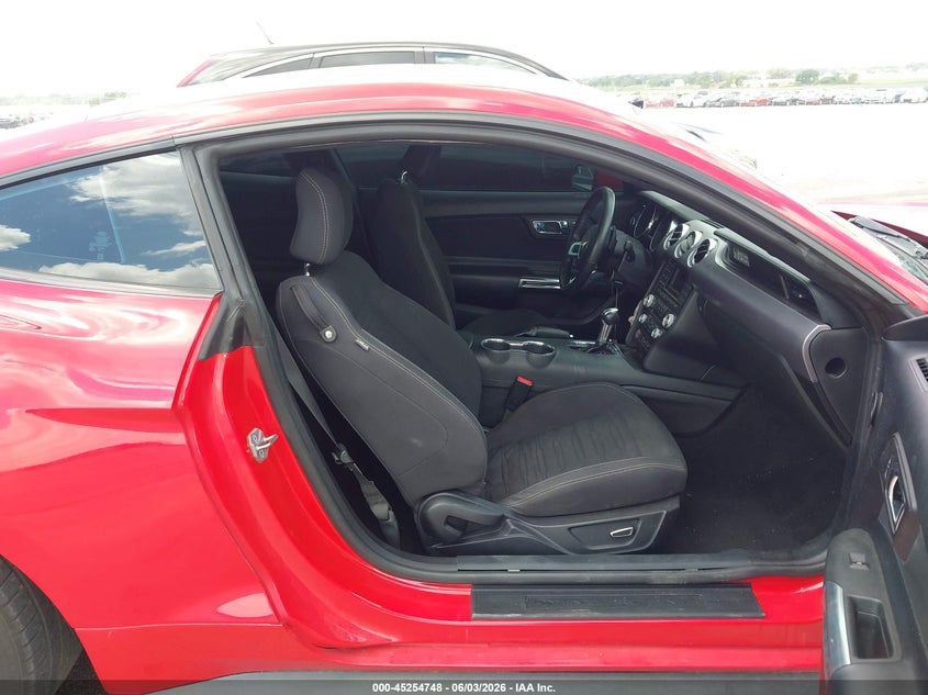 2017 FORD MUSTANG auction photo 5