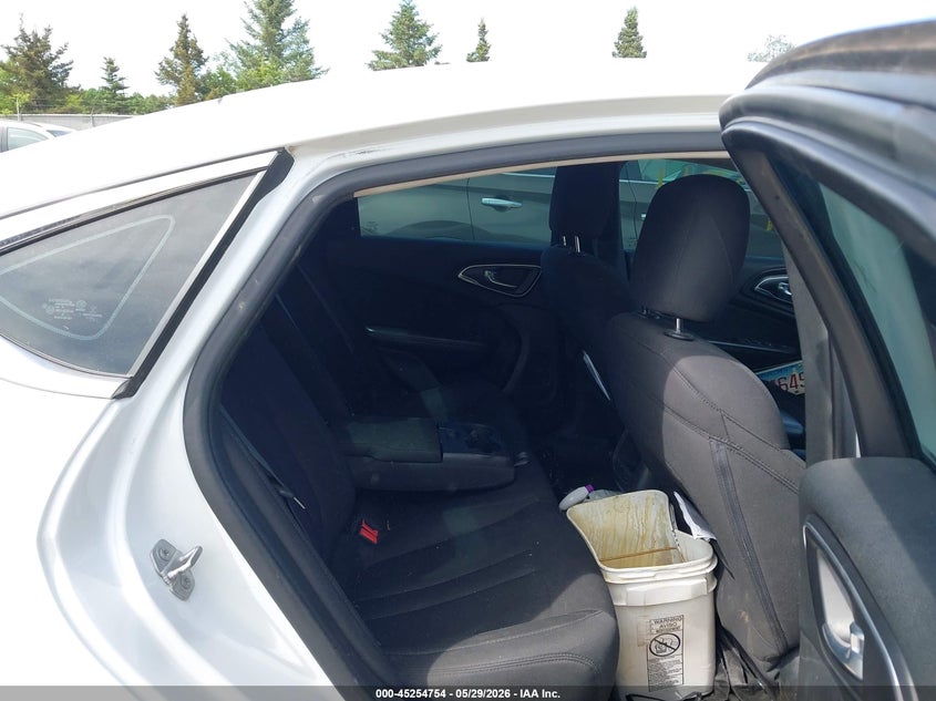 2015 CHRYSLER 200 auction photo 8