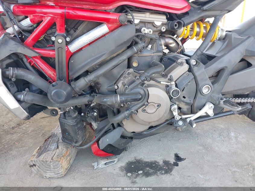 2015 Ducati Monster 1200 S VIN: ZDM1RBSV0FB006431 Lot: 45254865