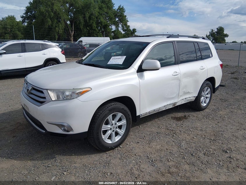 Vin: 5tdbk3eh2cs165696, lot: 45752736, toyota highlander base v6 20122
