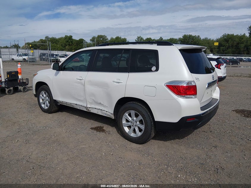 Vin: 5tdbk3eh2cs165696, lot: 45752736, toyota highlander base v6 20123