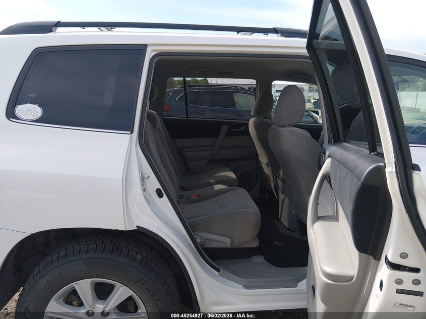 2012 Toyota Highlander 3.5 Base V6 white Lot 111045254927 Vin 5TDBK3EH2CS165696