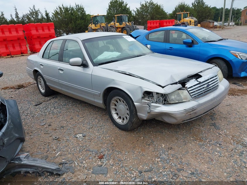 2000 FORD CROWN VICTORIA auction photo 1