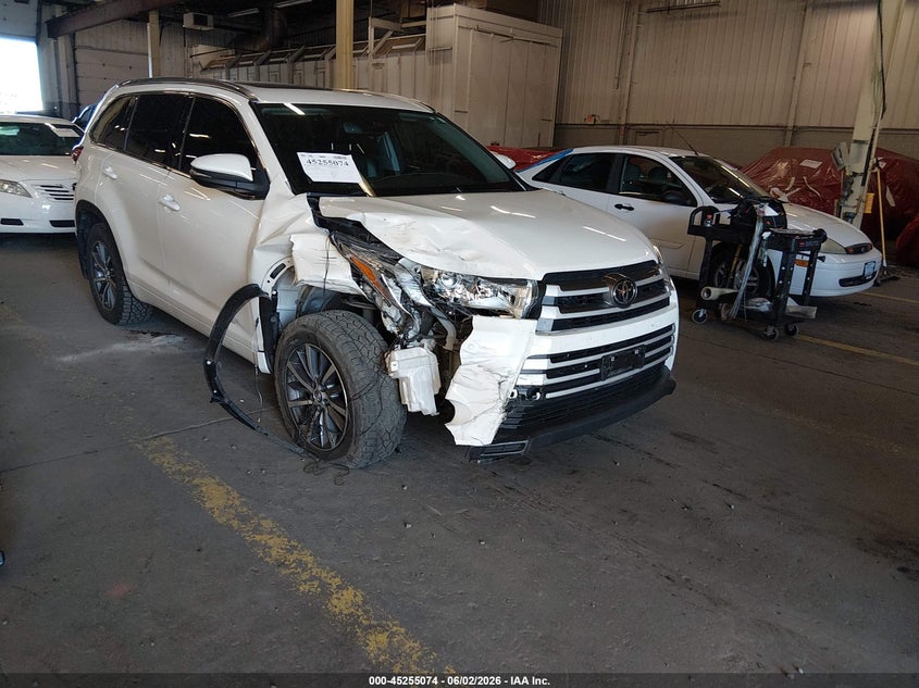 2018 TOYOTA HIGHLANDER auction photo 1