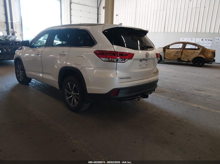 2018 TOYOTA HIGHLANDER auction photo 3