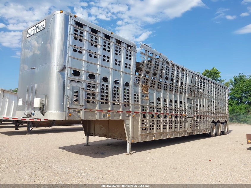 2019 WILSON TRAILER CO LIVESTOCK TRAILER auction photo 2