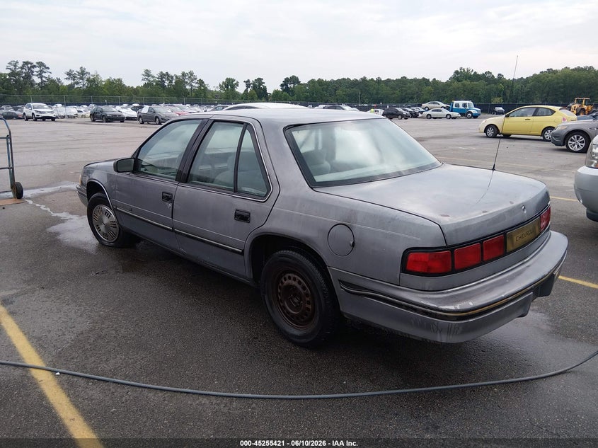 1990 CHEVROLET LUMINA auction photo 3