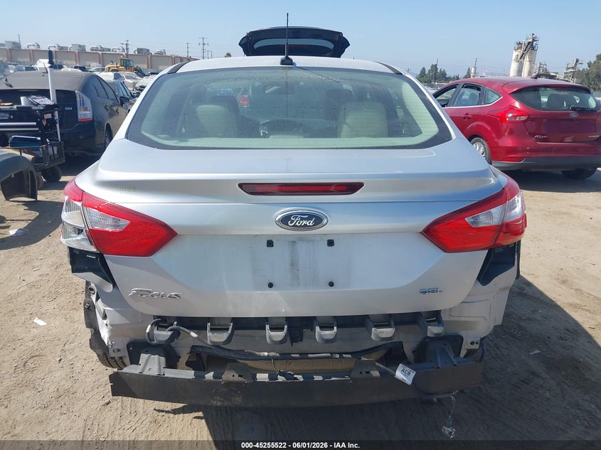 1FAHP3H22CL179933 2012 Ford Focus 2.0 Sel silver