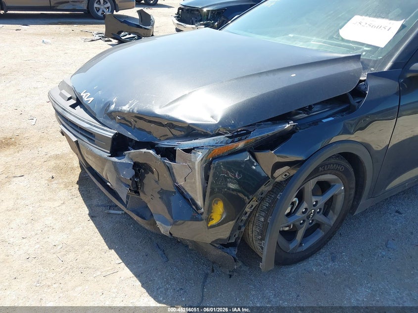2025 KIA K4 auction photo 6