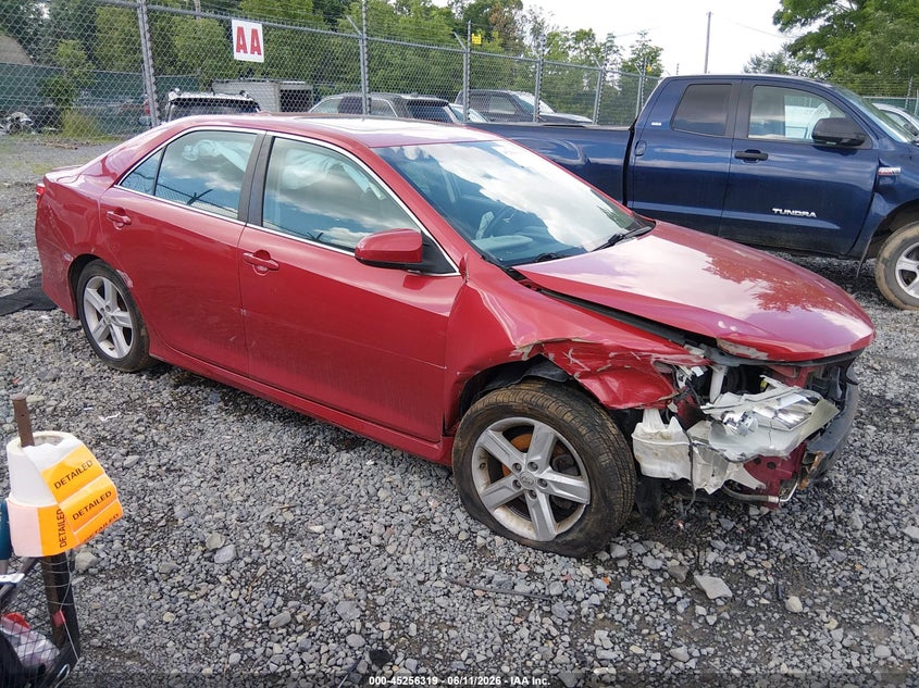 2014 TOYOTA CAMRY SE