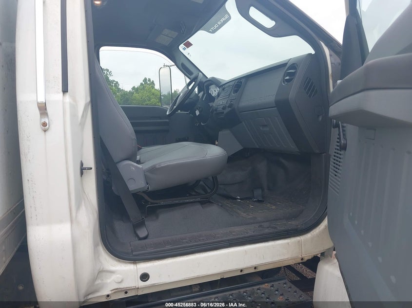 2011 FORD F-750 auction photo 5