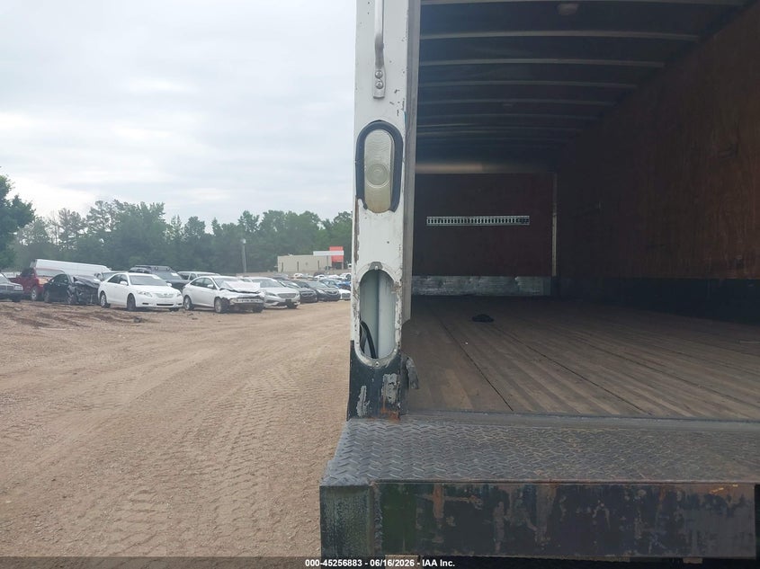 2011 FORD F-750 auction photo 6