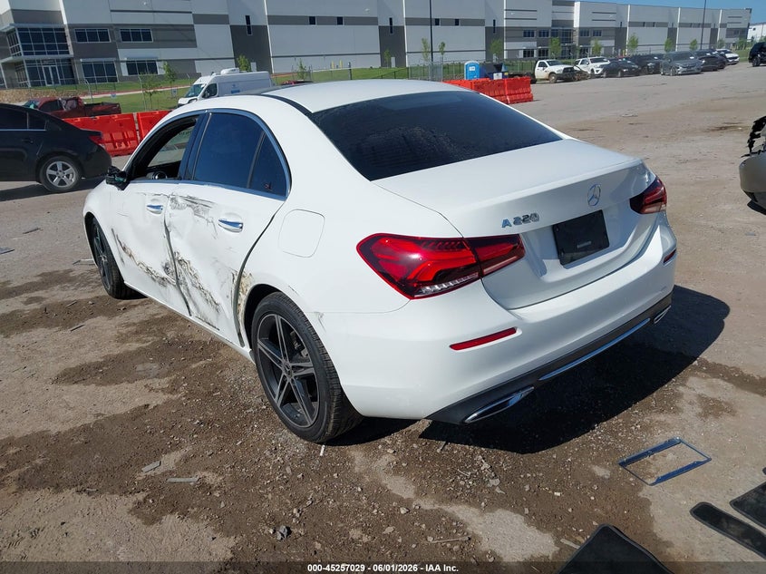 Vin: w1k3g4ebxmj296886, lot: 45754849, mercedes-benz a 220 20213