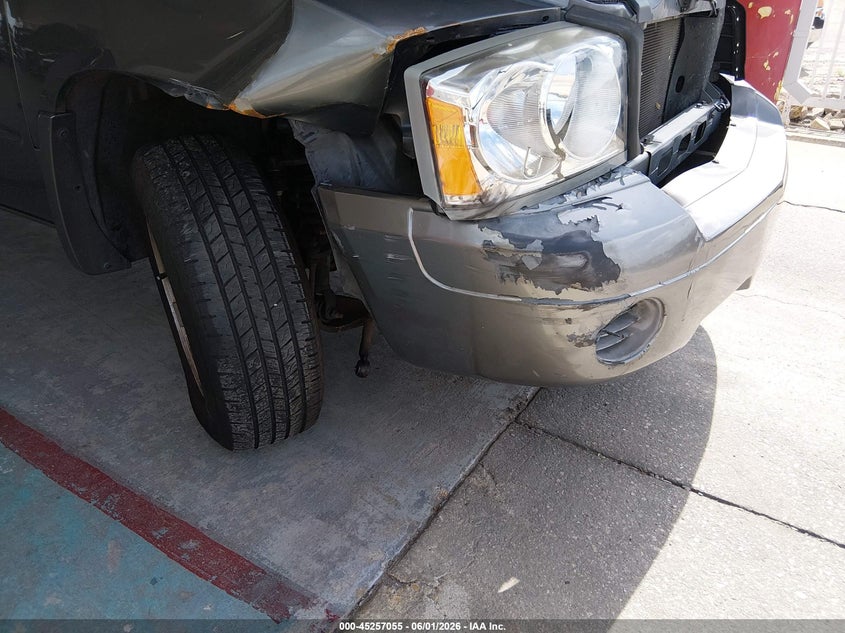 2005 Dodge Dakota Quad/St VIN: 1D7HE28NX5S157553 Lot: 45257055