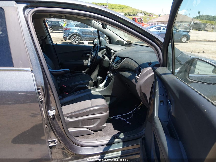 VIN KL7CJPSB4JB685477 2018 CHEVROLET TRAX LT