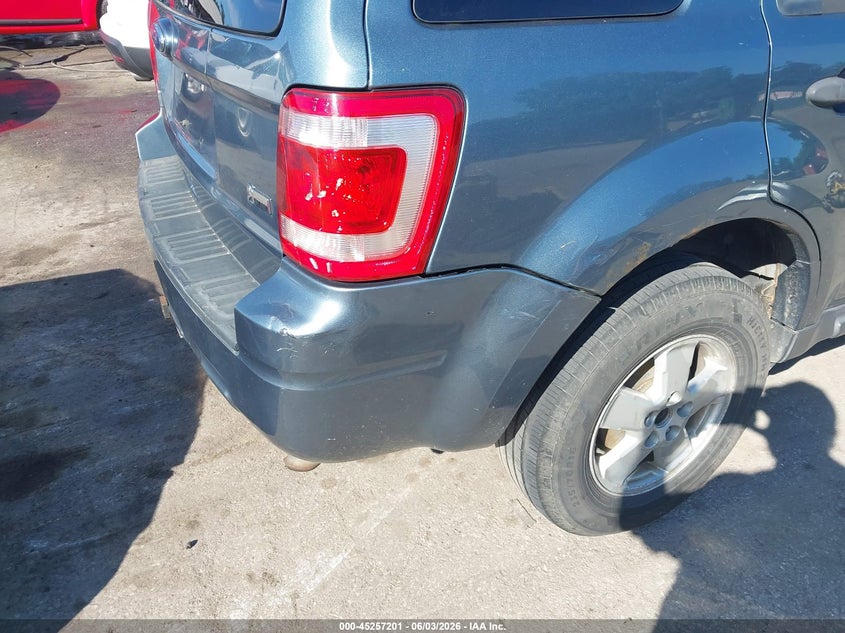 2012 Ford Escape 3.0 Xlt blue Lot 111045257201 Vin 1FMCU0DG4CKB30862