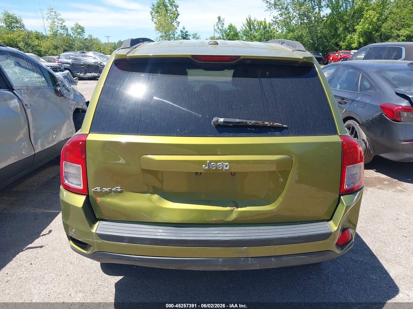1C4NJDBB2CD554761 2012 Jeep Compass 2.4 Sport green