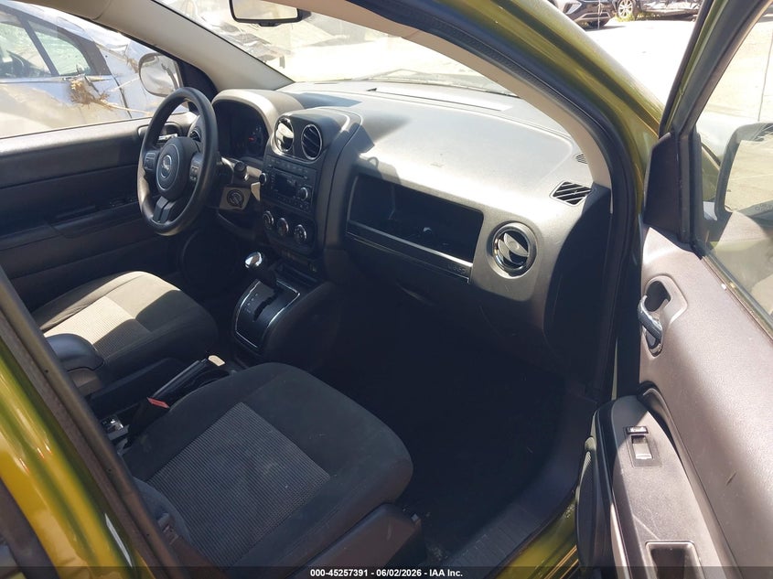 1C4NJDBB2CD554761 2012 Jeep Compass 2.4 Sport green