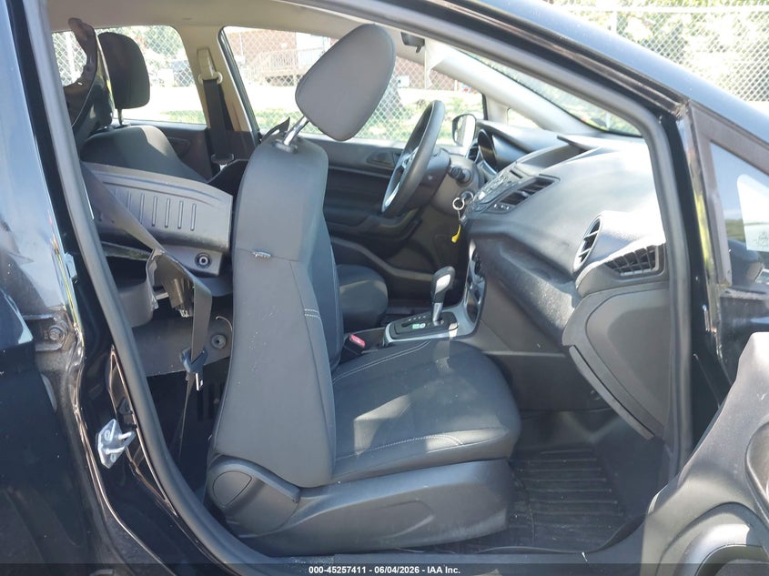 VIN 3FADP4EJ7JM106777 2018 FORD FIESTA SE