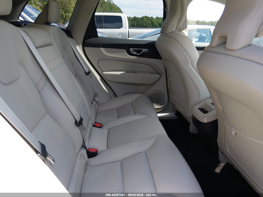 2022 Volvo Xc60 B5 Momentum VIN: YV4L12RK3N1946957 Lot: 45257441