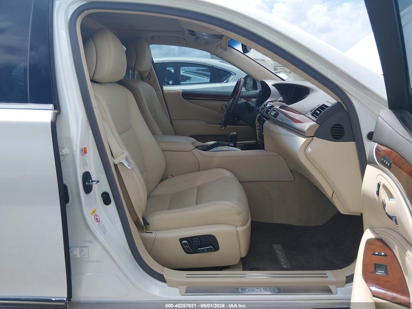 2017 LEXUS LS 460 auction photo 5
