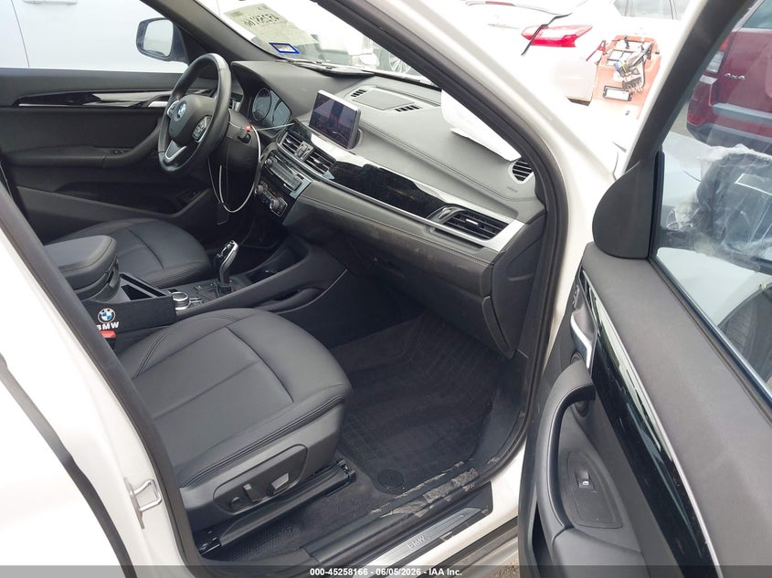 2022 BMW X1 2.0L I-4 DI, DOHC, V(VIN: WBXJG9C05N5V07814