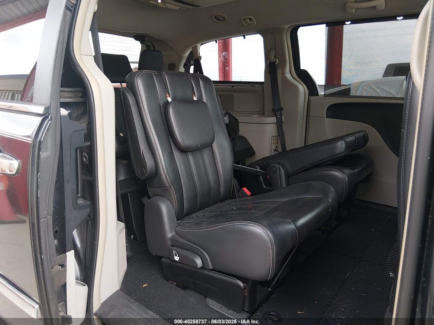 2011 Chrysler Town & Country Touring-L VIN: 2A4RR8DG7BR746290 Lot: 45258737