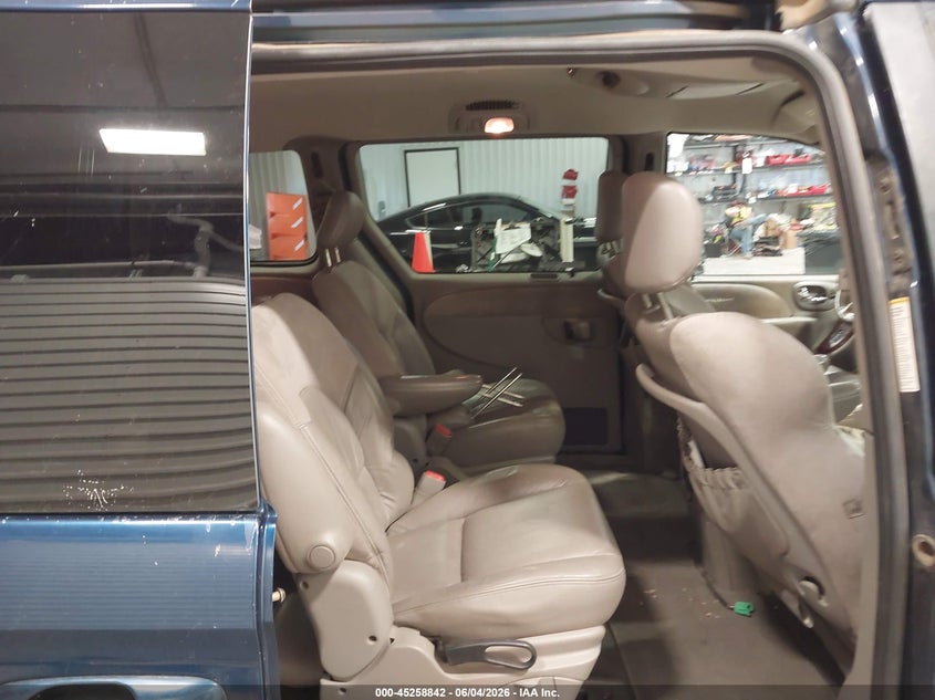 2001 Chrysler Town & Country Limited VIN: 2C8GT64L01R283874 Lot: 45258842