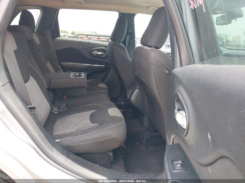 2016 JEEP CHEROKEE auction photo 8