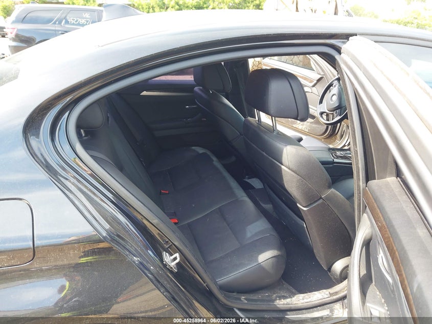 2012 BMW 550I auction photo 8