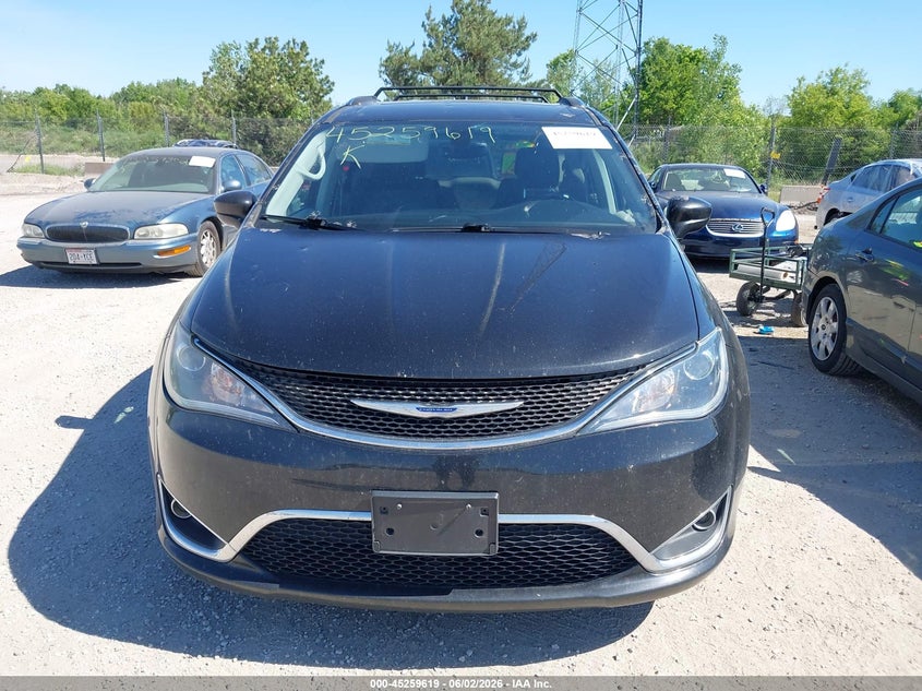 2019 Chrysler Pacifica Touring L VIN: 2C4RC1BG8KR560565 Lot: 45259619