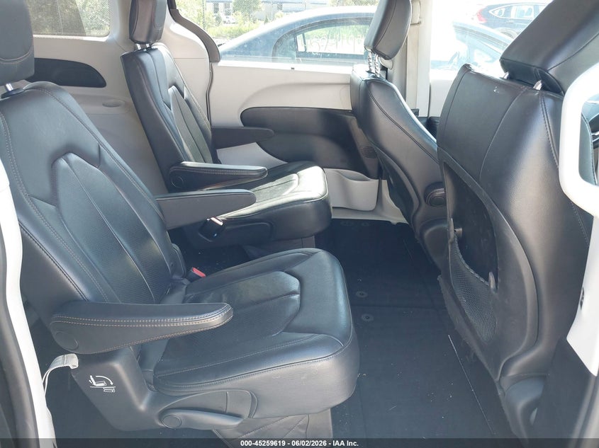 2019 Chrysler Pacifica Touring L VIN: 2C4RC1BG8KR560565 Lot: 45259619