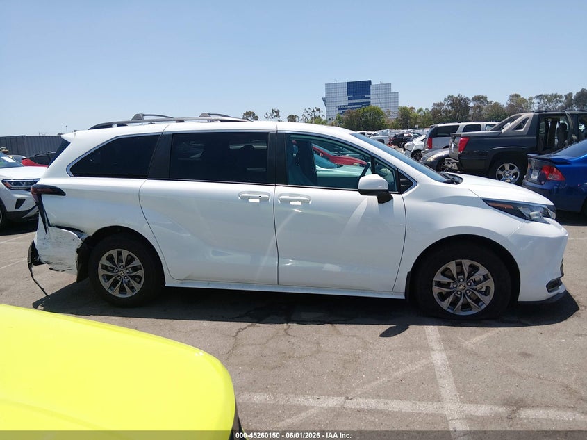 VIN 5TDBRKEC0SS261707 2025 TOYOTA SIENNA LE