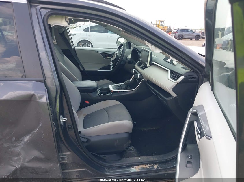 VIN 2T3RWRFV9KW027466 2019 TOYOTA RAV4 HYBRID XLE
