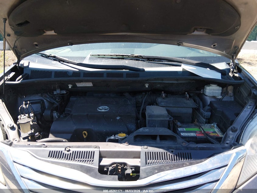 2011 Toyota Sienna Xle V6 VIN: 5TDYK3DC7BS070159 Lot: 45261171