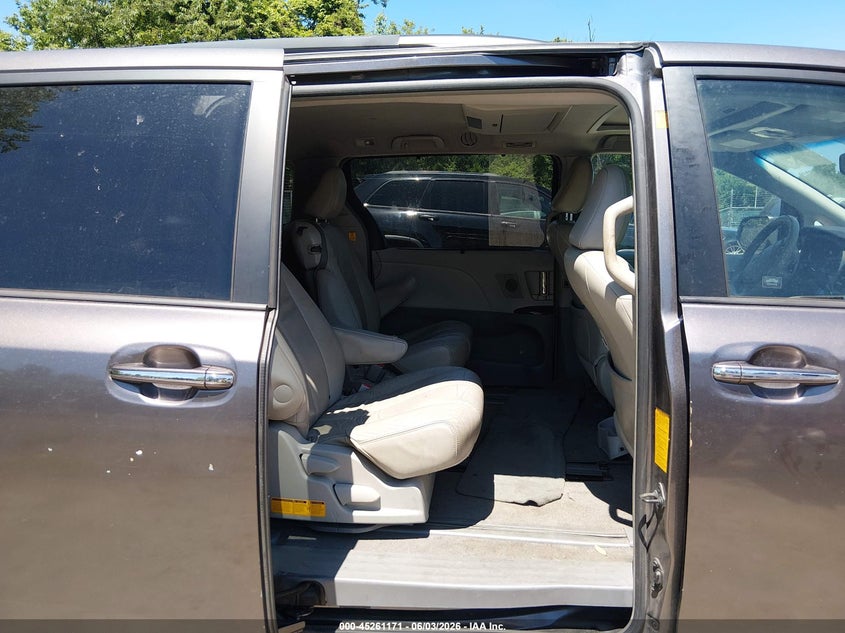 2011 Toyota Sienna Xle V6 VIN: 5TDYK3DC7BS070159 Lot: 45261171