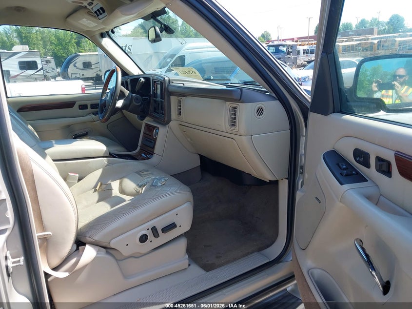 2004 CADILLAC ESCALADE auction photo 5