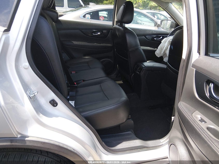 VIN: 5N1AT2MVXHC773240 2017 NISSAN ROGUE SL
