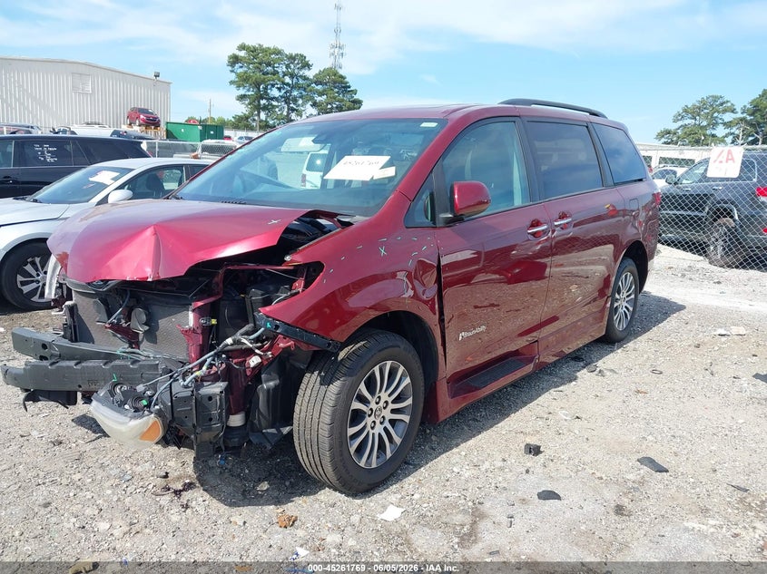 2020 TOYOTA SIENNA auction photo 2