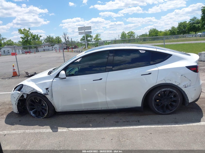 TESLA MODEL Y - zdjęcie 13