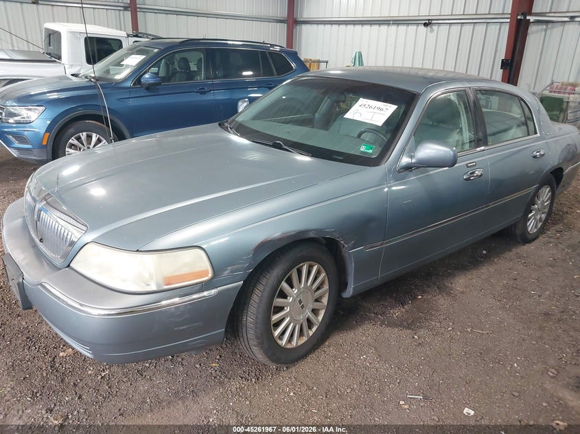 2004 Lincoln Town Car Signature VIN: 1LNHM81W24Y678194 Lot: 45261967