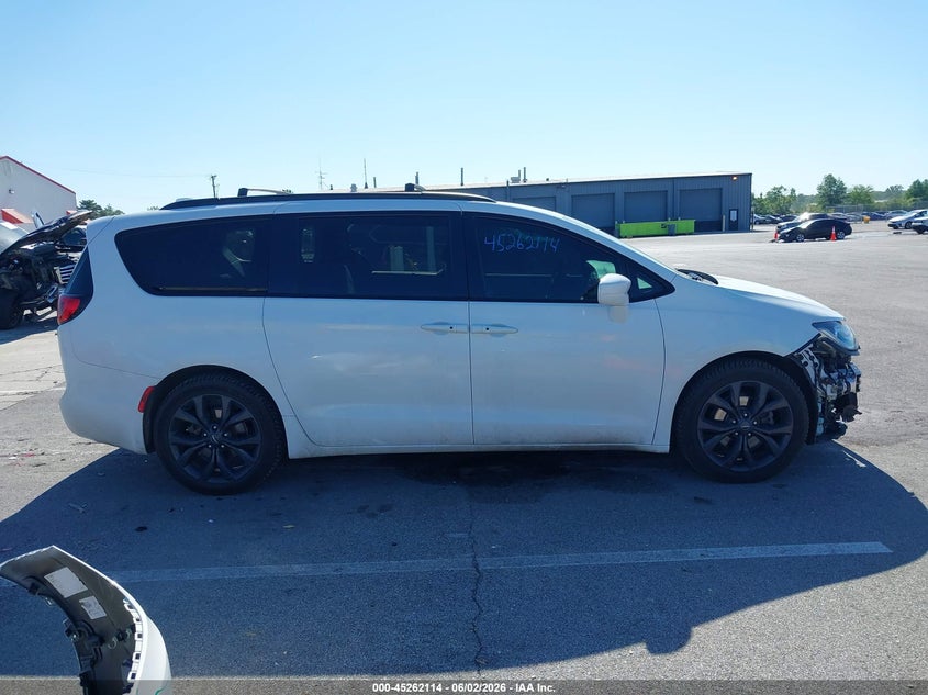 2018 Chrysler Pacifica Touring Plus VIN: 2C4RC1FG5JR229161 Lot: 45262114