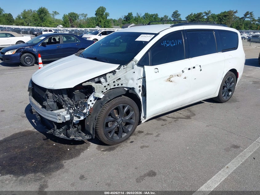 2018 CHRYSLER PACIFICA auction photo 2