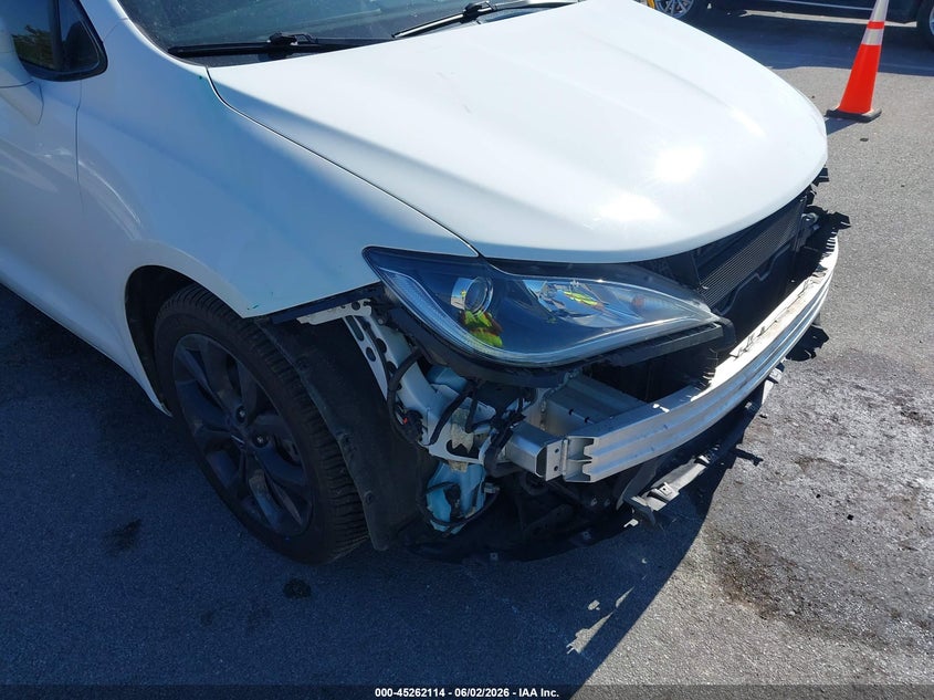 2018 CHRYSLER PACIFICA auction photo 6