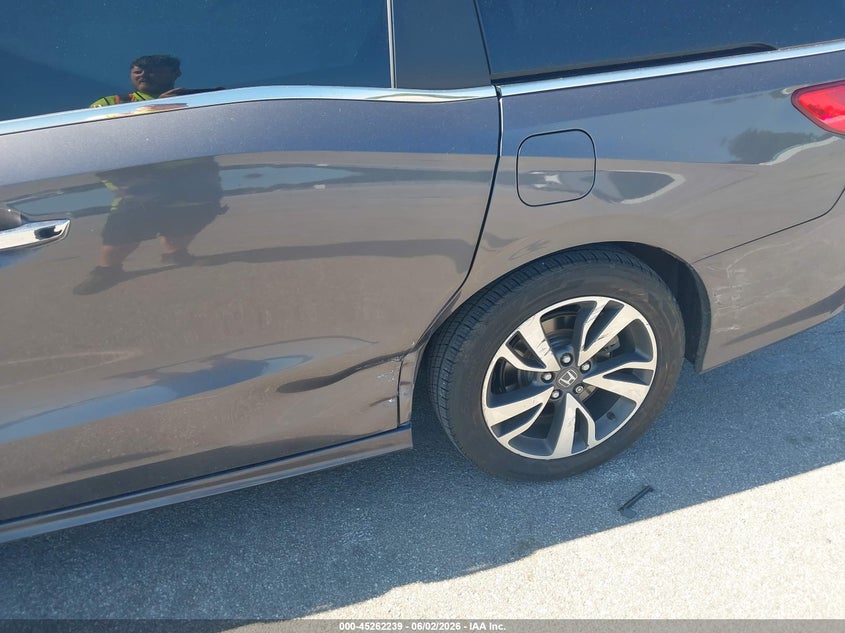 2022 Honda Odyssey Touring VIN: 5FNRL6H8XNB018381 Lot: 45262239