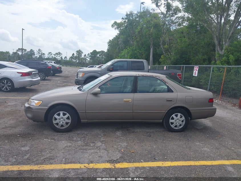 1999 Toyota Camry Le VIN: 4T1BG22K9XU483775 Lot: 45262356