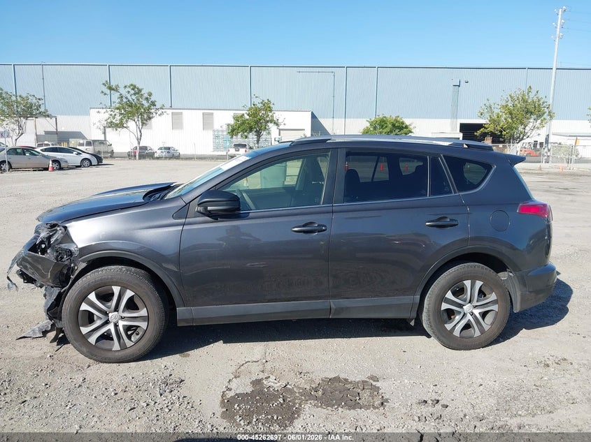 VIN JTMBFREV4JD221711 2018 TOYOTA RAV4 LE