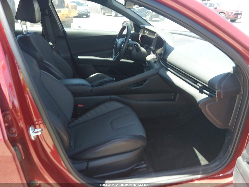 2025 HYUNDAI ELANTRA auction photo 5